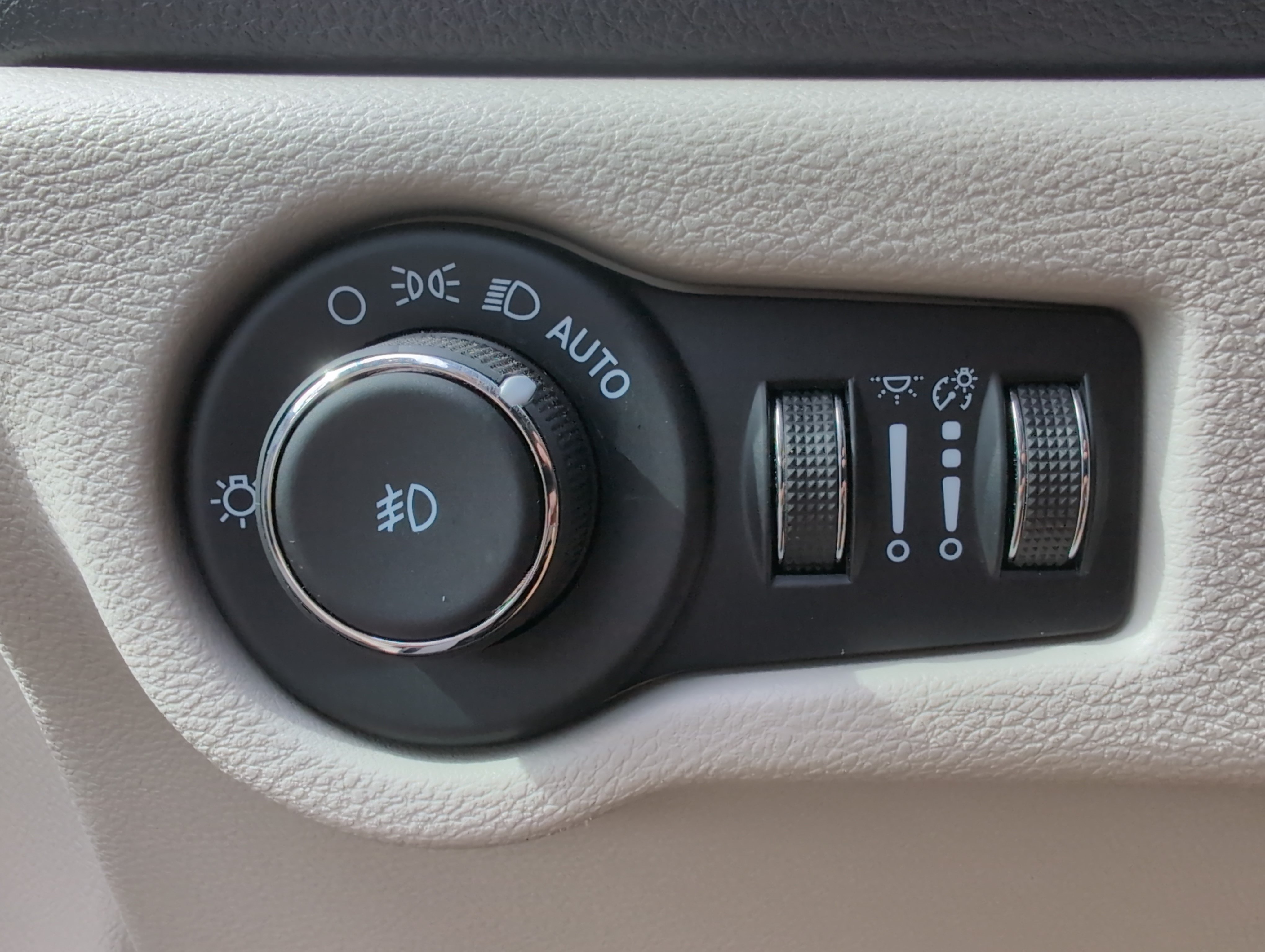 Used 2023 Chrysler Pacifica Limited FWD image 39