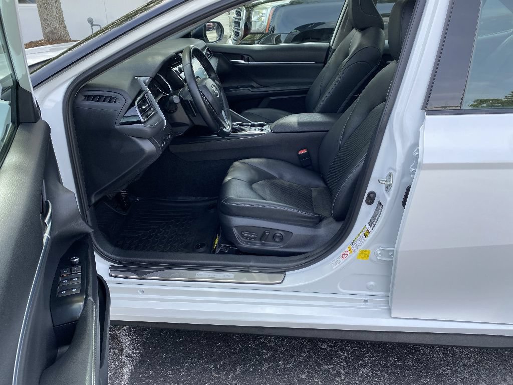 Used 2019 Toyota Camry XSE FWD image 13