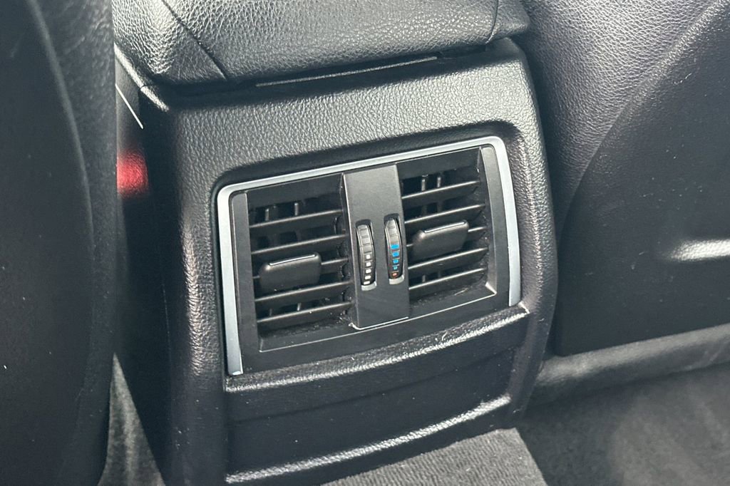 Used 2018 BMW 320i Sedan image 11