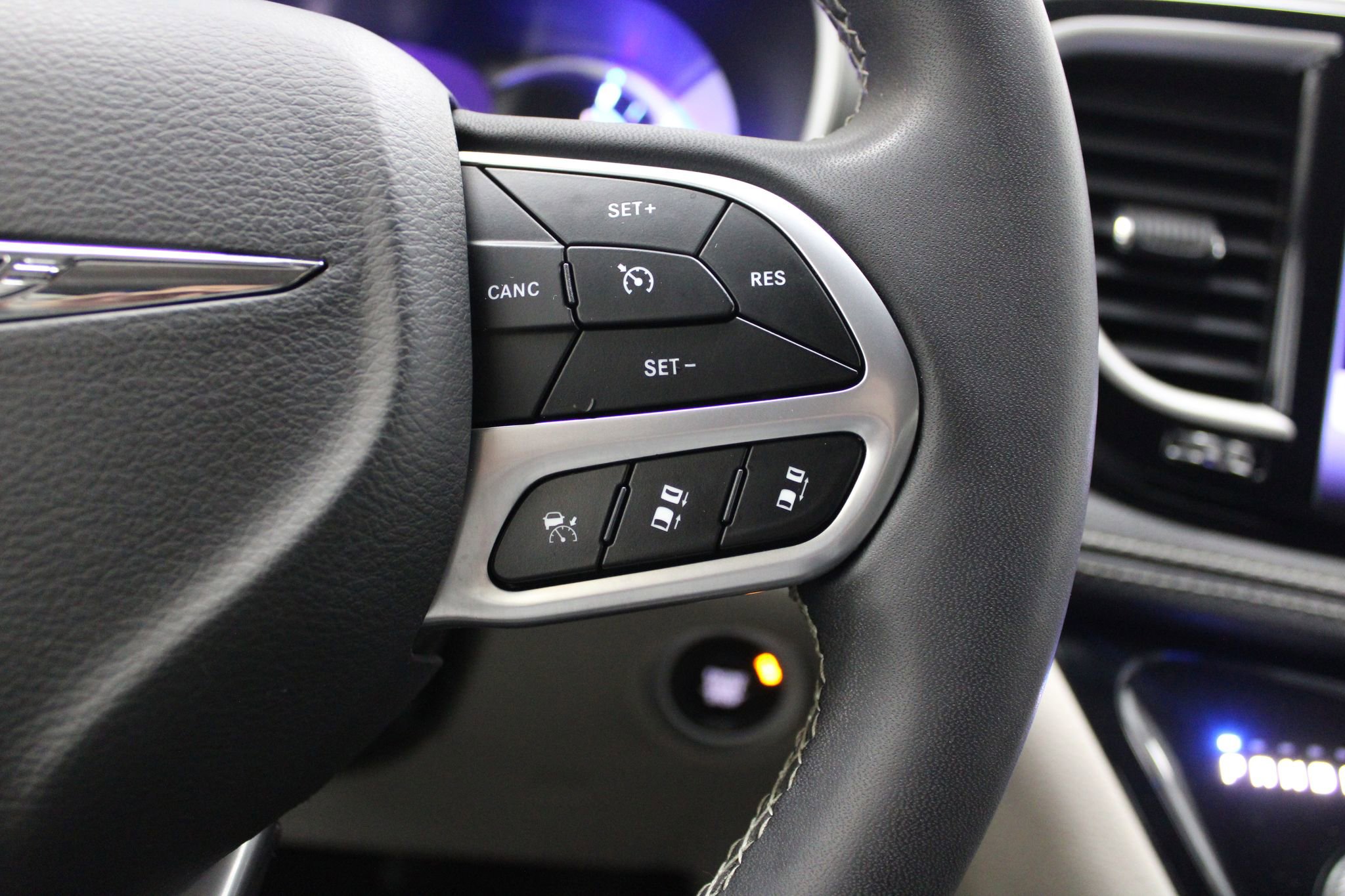 Used 2022 Chrysler Pacifica Touring-L FWD image 41