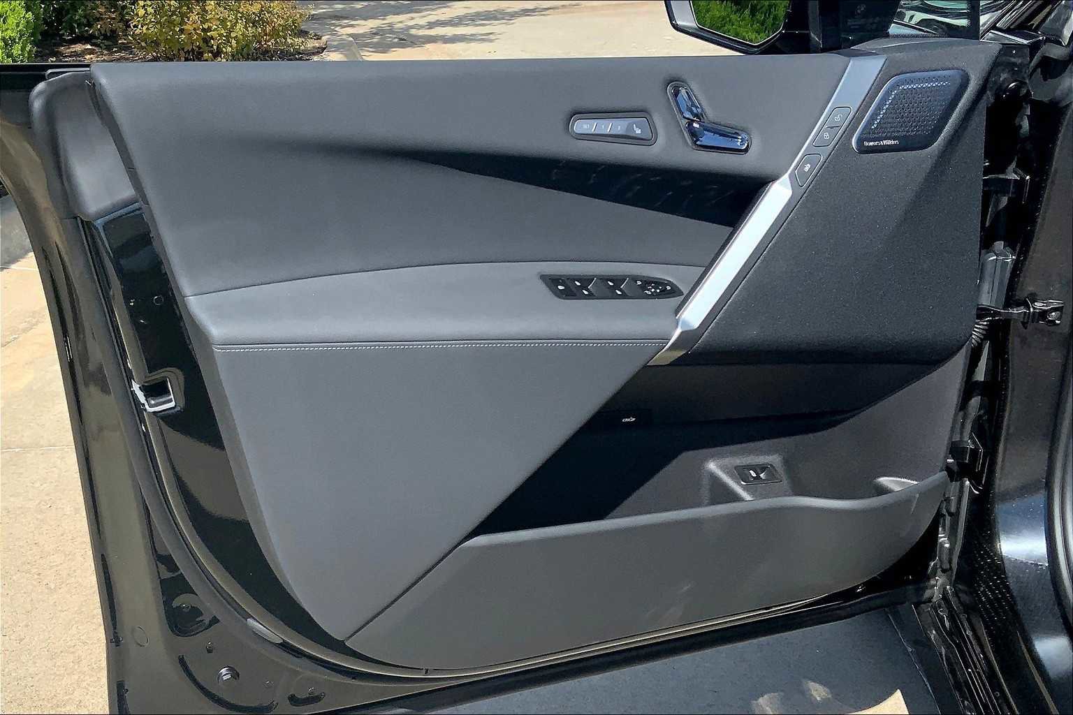 New 2026 BMW iX M70 image 10