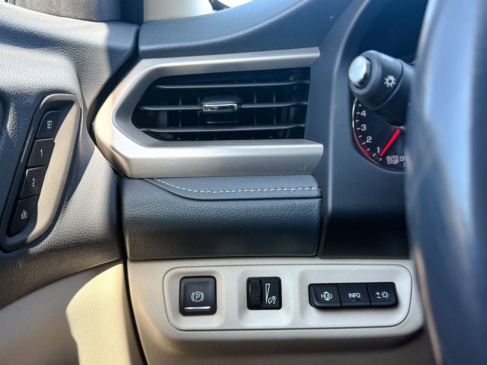 Used 2020 GMC Acadia Denali w/ Technology Package AWD/4WD image 47
