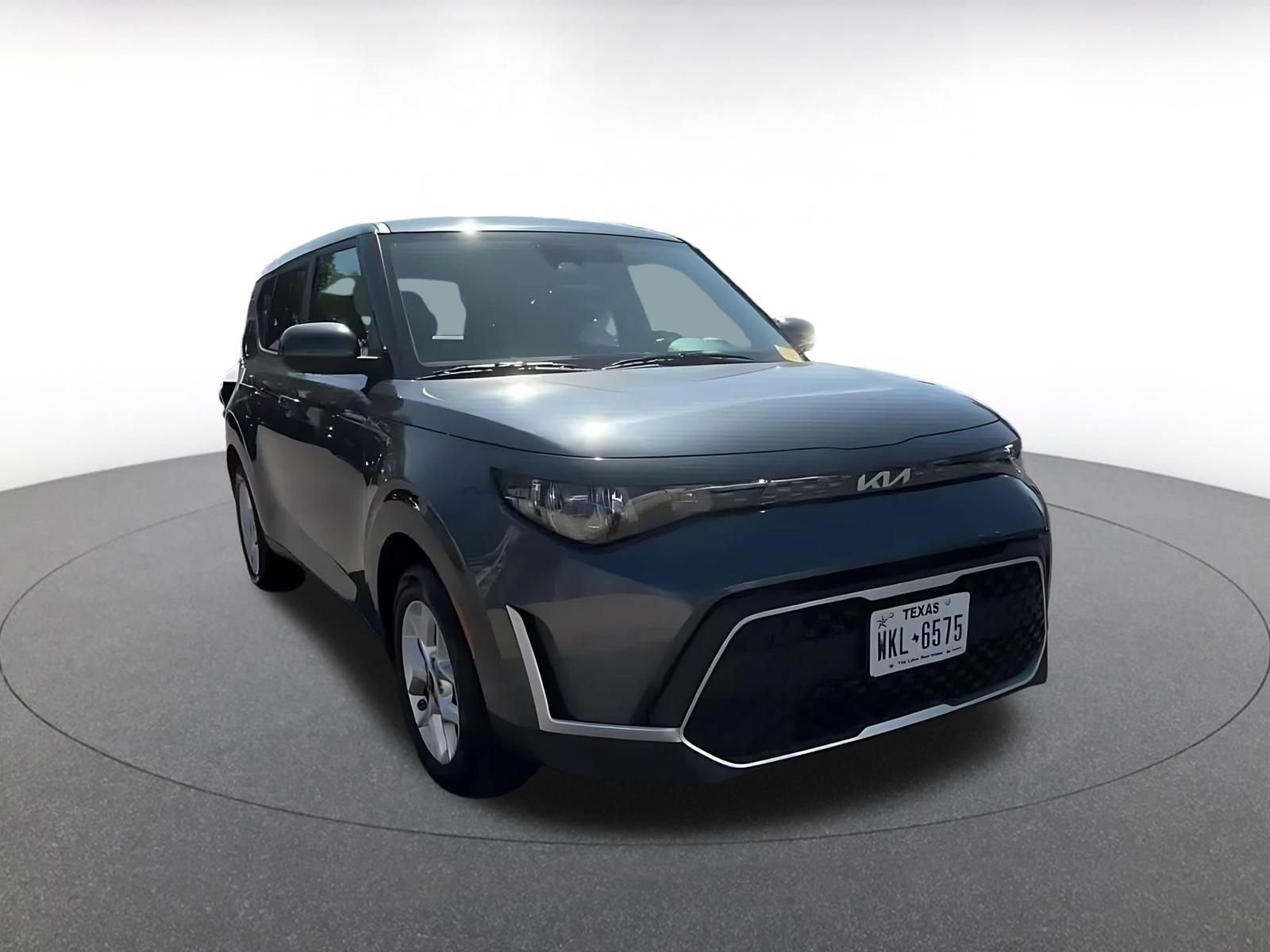 Used 2025 Kia Soul LX w/ LX Technology Package FWD image 3