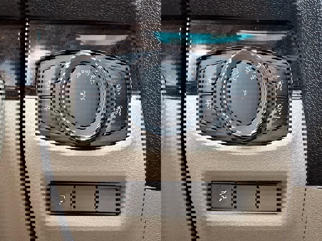 Used 2014 Ford Explorer Limited w/ Equipment Group 301A FWD image 21