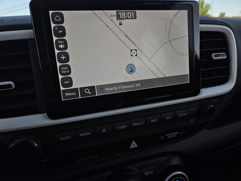Certified 2024 Hyundai Venue Limited FWD image 9