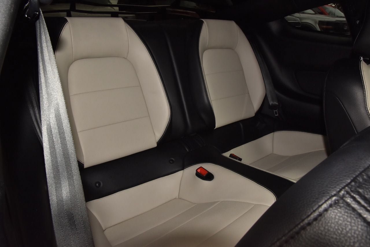 Used 2019 Ford Mustang Premium w/ Enhanced Security Package RWD image 20