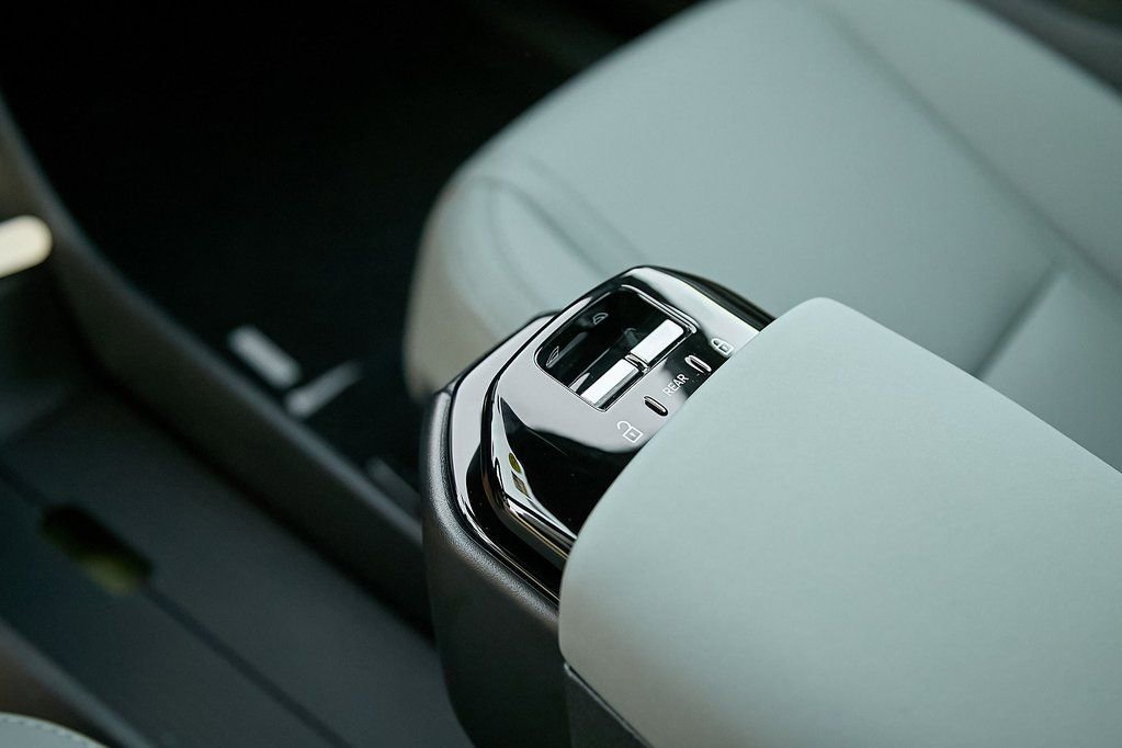 New 2026 Volvo EX30 Cross Country Ultra w/ Protection Package Premier image 17