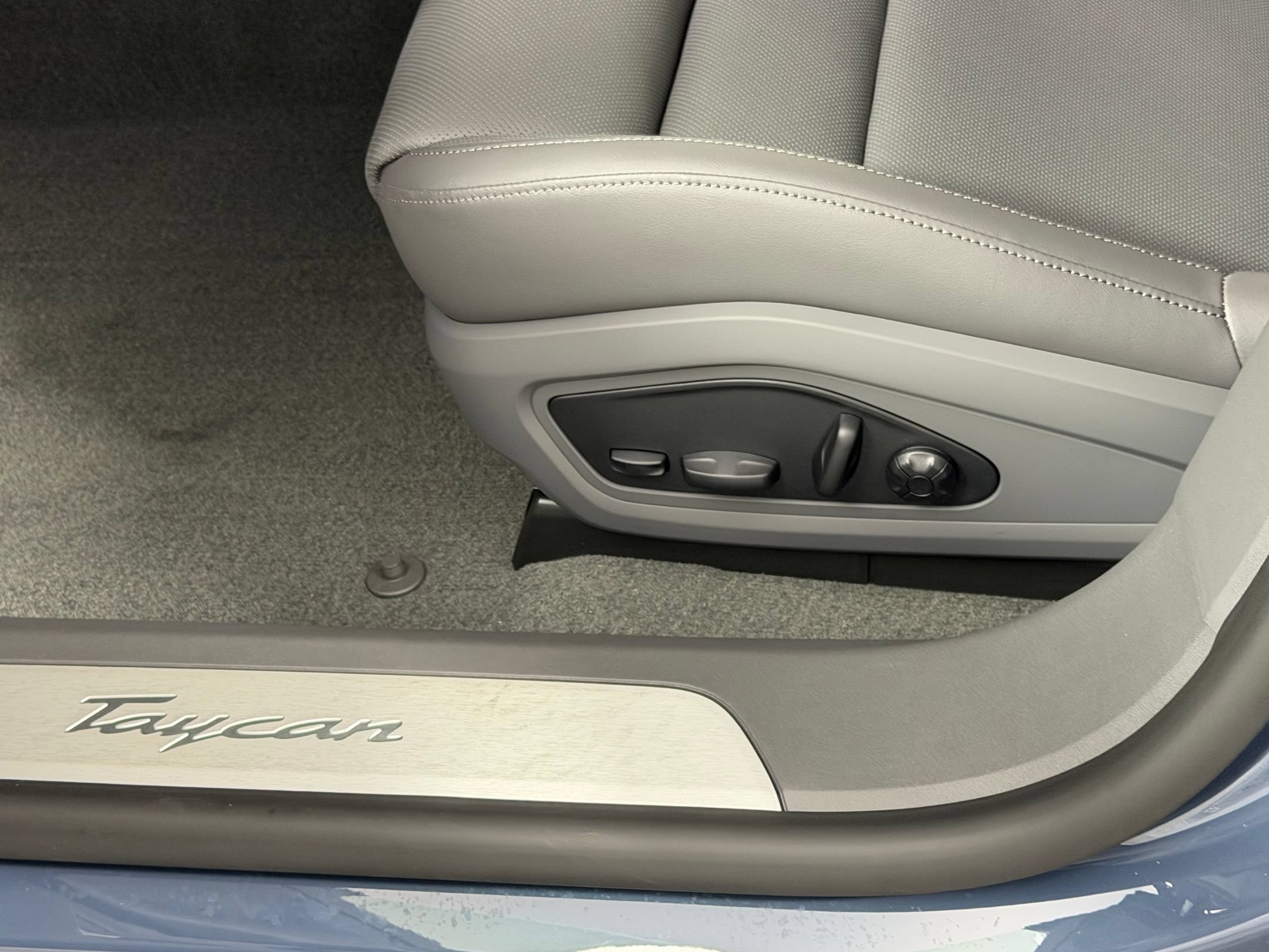 Certified 2026 Porsche Taycan AWD/4WD image 16