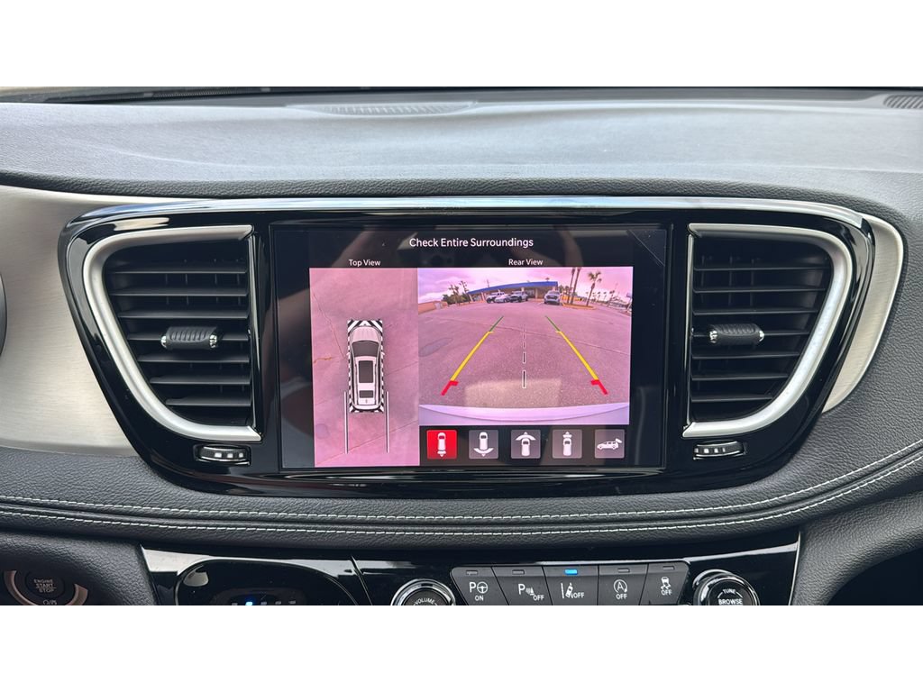 Used 2023 Chrysler Pacifica Limited w/ Uconnect Theater Family Group FWD image 21