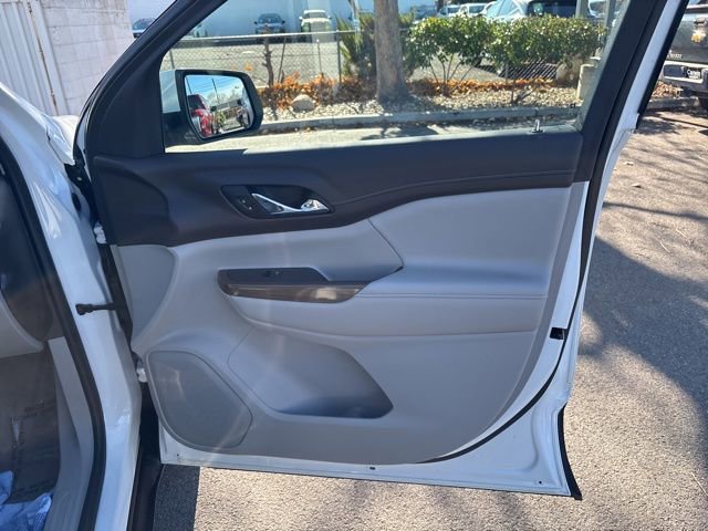 Used 2021 GMC Acadia SLE w/ Driver Convenience Package image 30