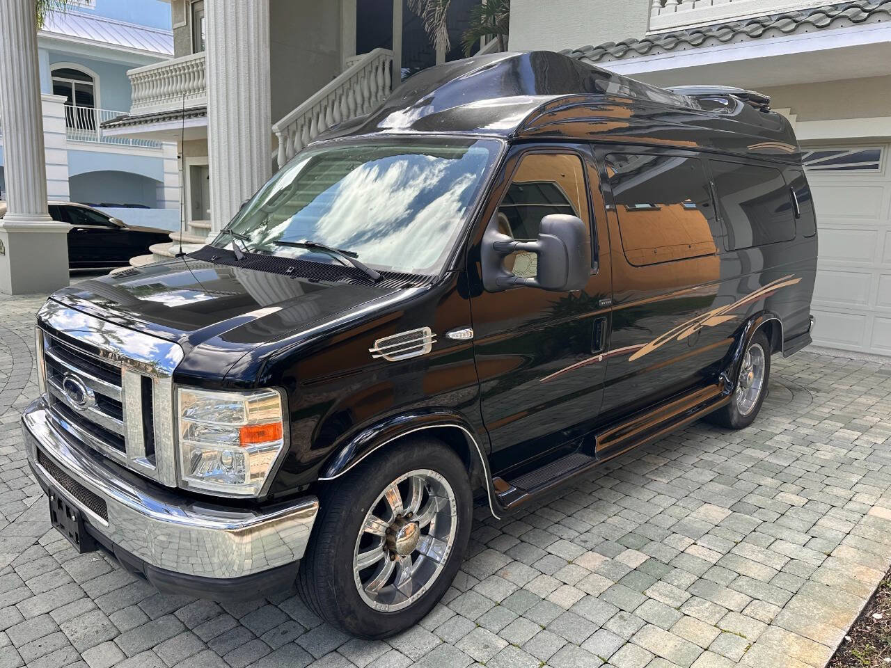 Used 2010 Ford E-350 and Econoline 350 XLT RWD image 22