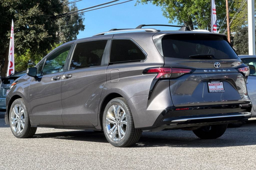 Certified 2023 Toyota Sienna Platinum image 5