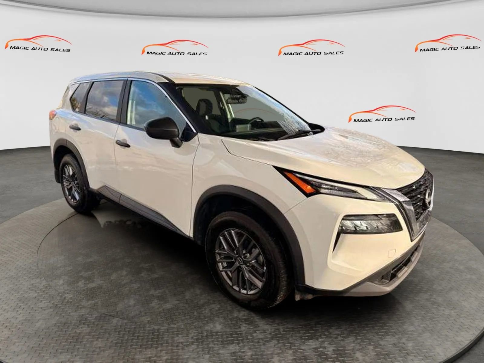 Used 2023 Nissan Rogue S AWD/4WD image 5
