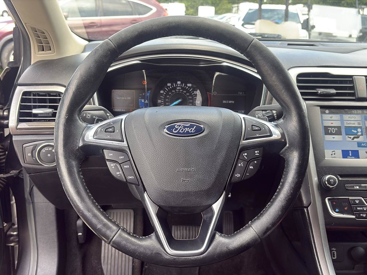 Used 2017 Ford Fusion SE w/ Fusion SE Technology Package FWD image 11