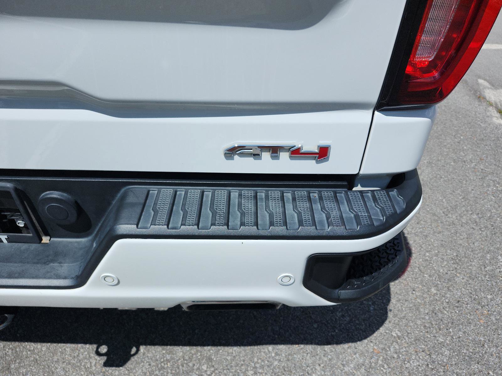 Used 2022 GMC Sierra 1500 AT4 w/ AT4 Premium Package image 5