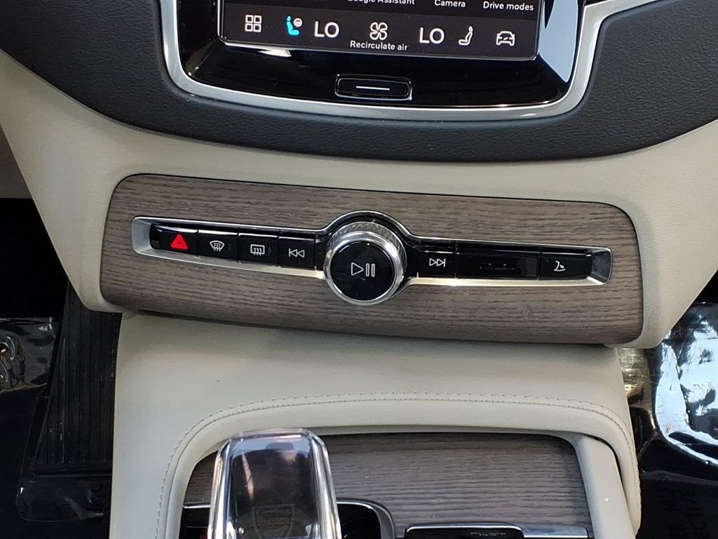 Certified 2024 Volvo XC90 T8 Ultimate w/ Protection Package Premier AWD/4WD image 20