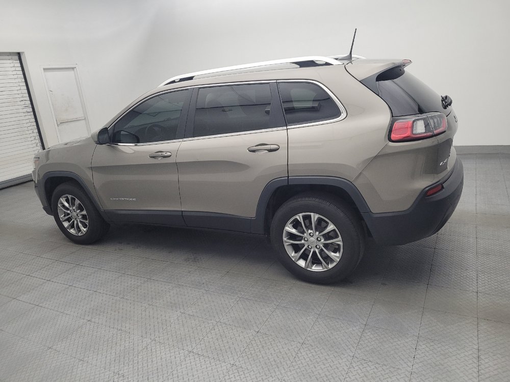 Used 2019 Jeep Cherokee Latitude Plus w/ Cold Weather Group AWD/4WD image 3