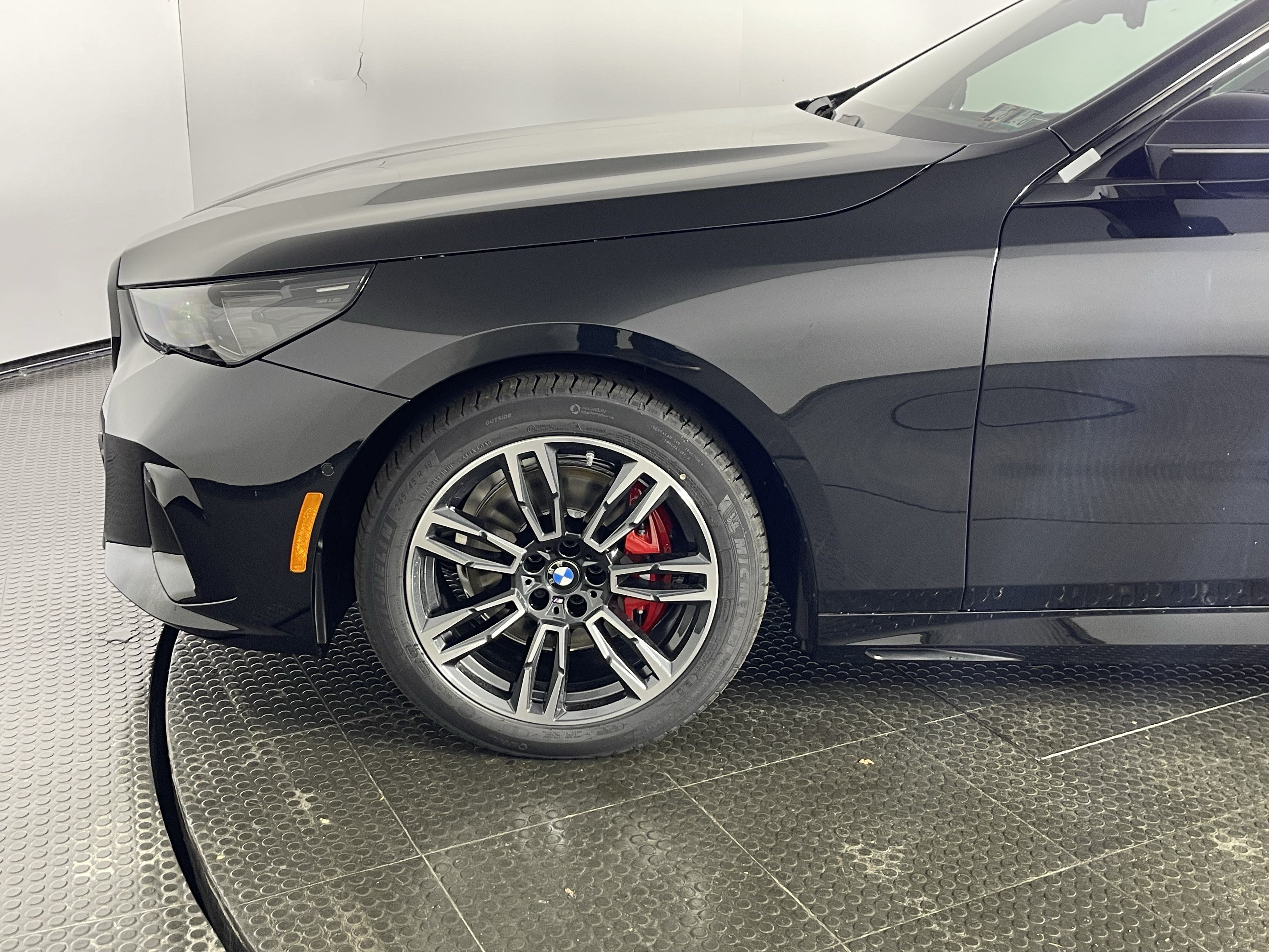 New 2027 BMW 530i xDrive w/ M Sport Package AWD/4WD image 4