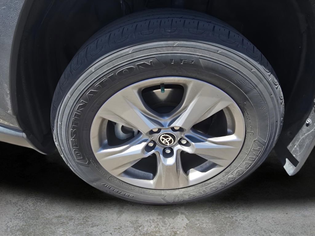 Used 2024 Toyota RAV4 XLE image 28