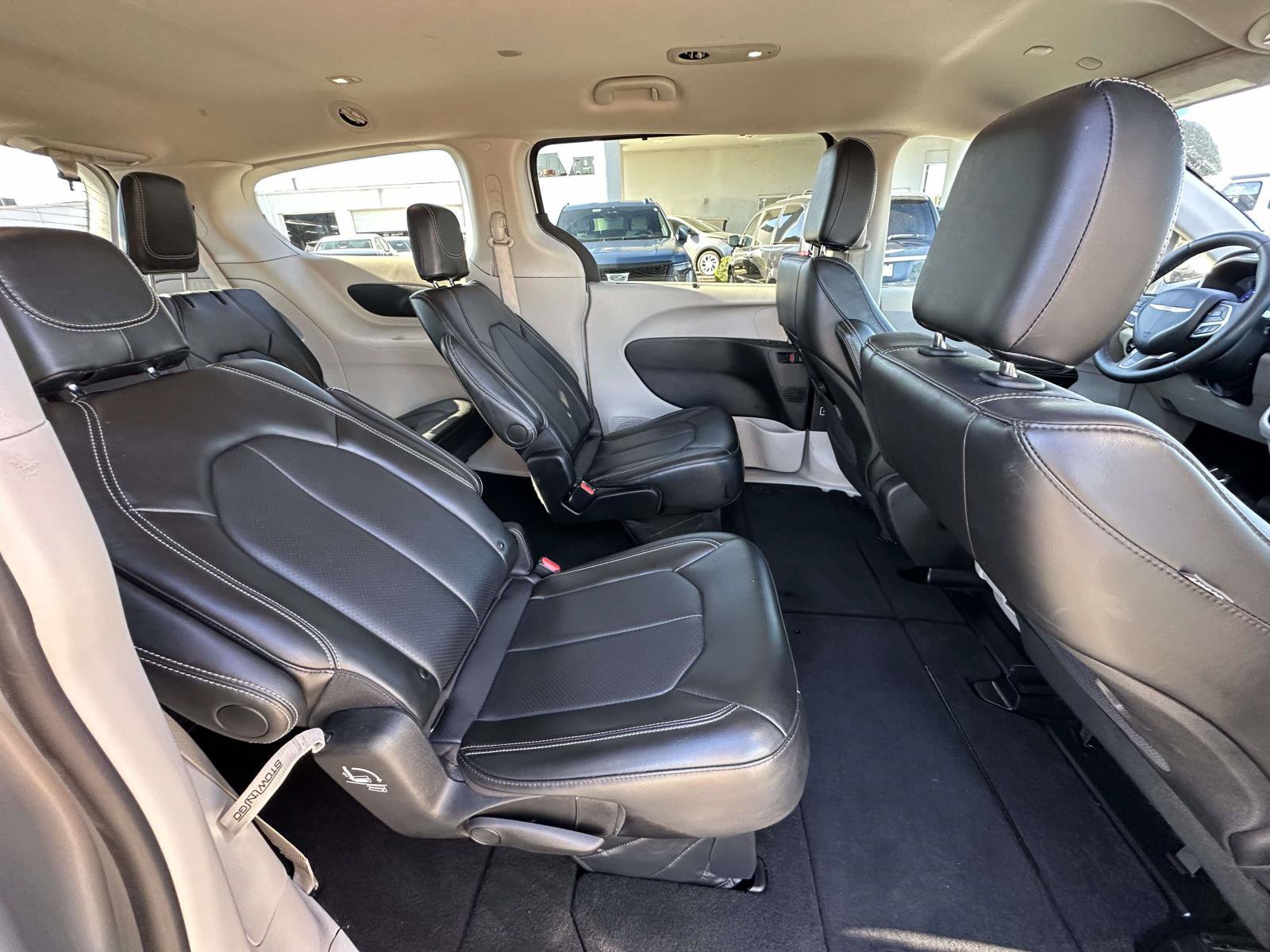 Used 2024 Chrysler Pacifica Touring-L FWD image 33