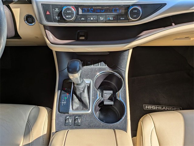 Used 2016 Toyota Highlander XLE image 19