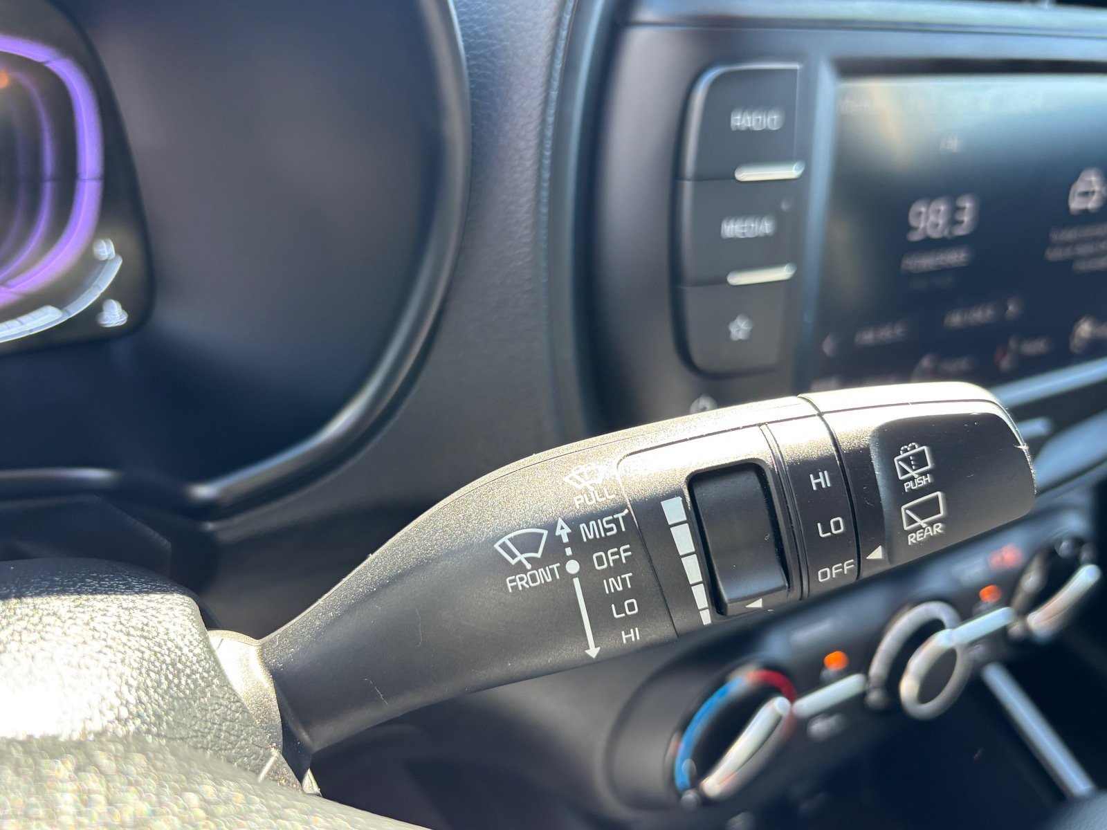 Used 2025 Kia Soul LX w/ LX Technology Package FWD image 25
