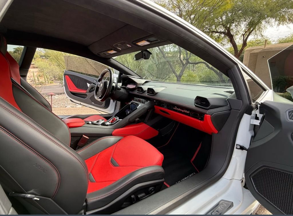 Used 2021 Lamborghini Huracan EVO RWD image 9