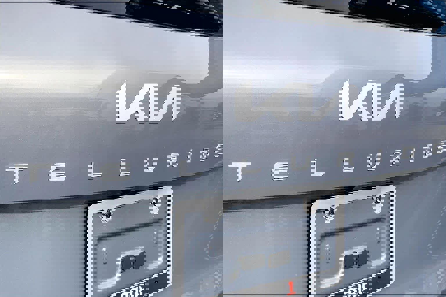 Used 2024 Kia Telluride EX w/ EX Captain's Chair Package image 10