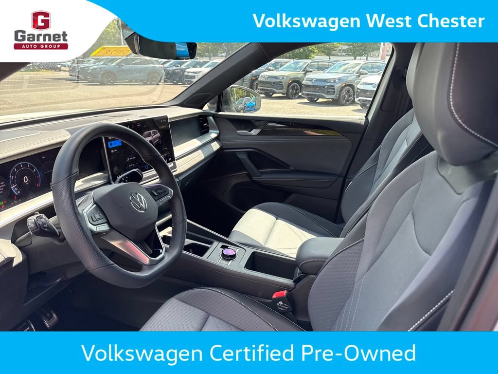 Certified 2025 Volkswagen Tiguan SE R-Line AWD/4WD image 10