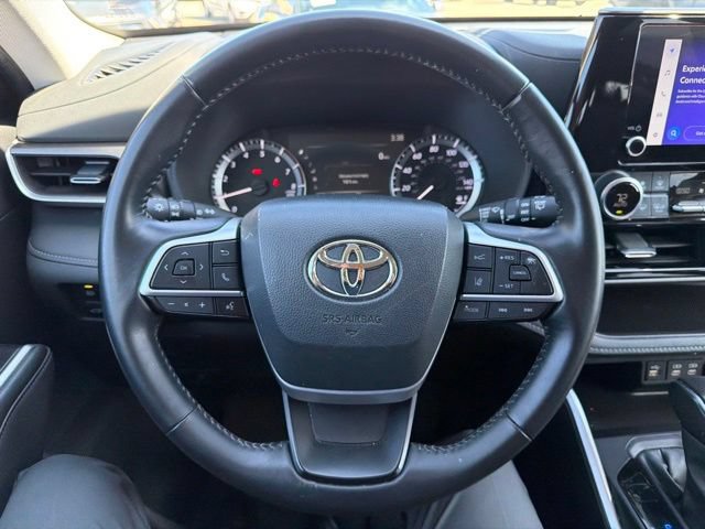 Used 2024 Toyota Highlander LE FWD image 12