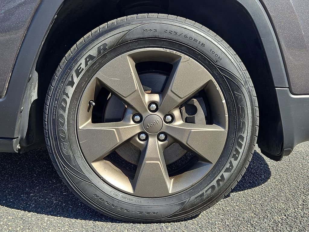 Used 2017 Jeep Cherokee 75th Anniversary image 8