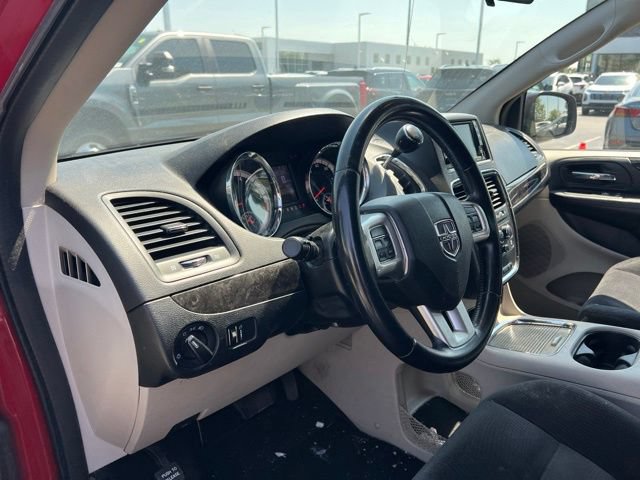 Used 2015 Dodge Grand Caravan SXT w/ Rear Park Assist Package FWD image 9