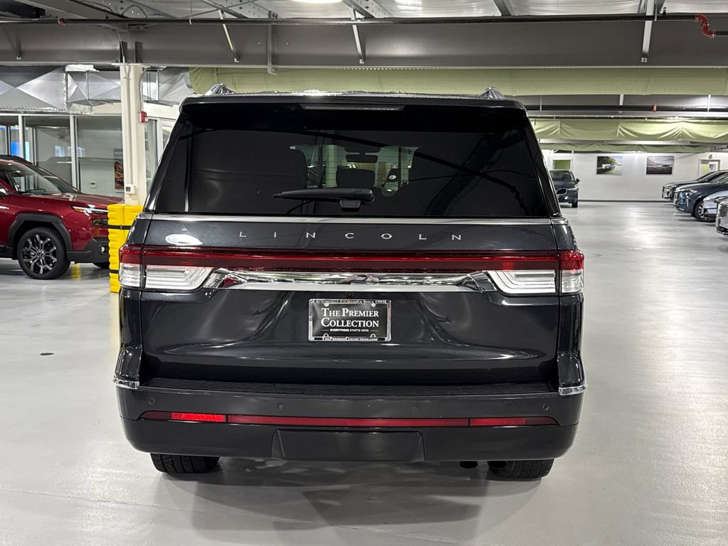 Used 2023 Lincoln Navigator L Reserve AWD/4WD image 3
