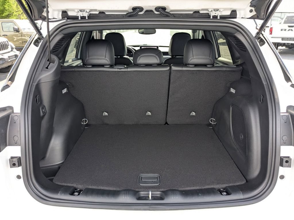 New 2026 Jeep Compass Trailhawk w/ Sun, Sound & Navigation Group AWD/4WD image 28