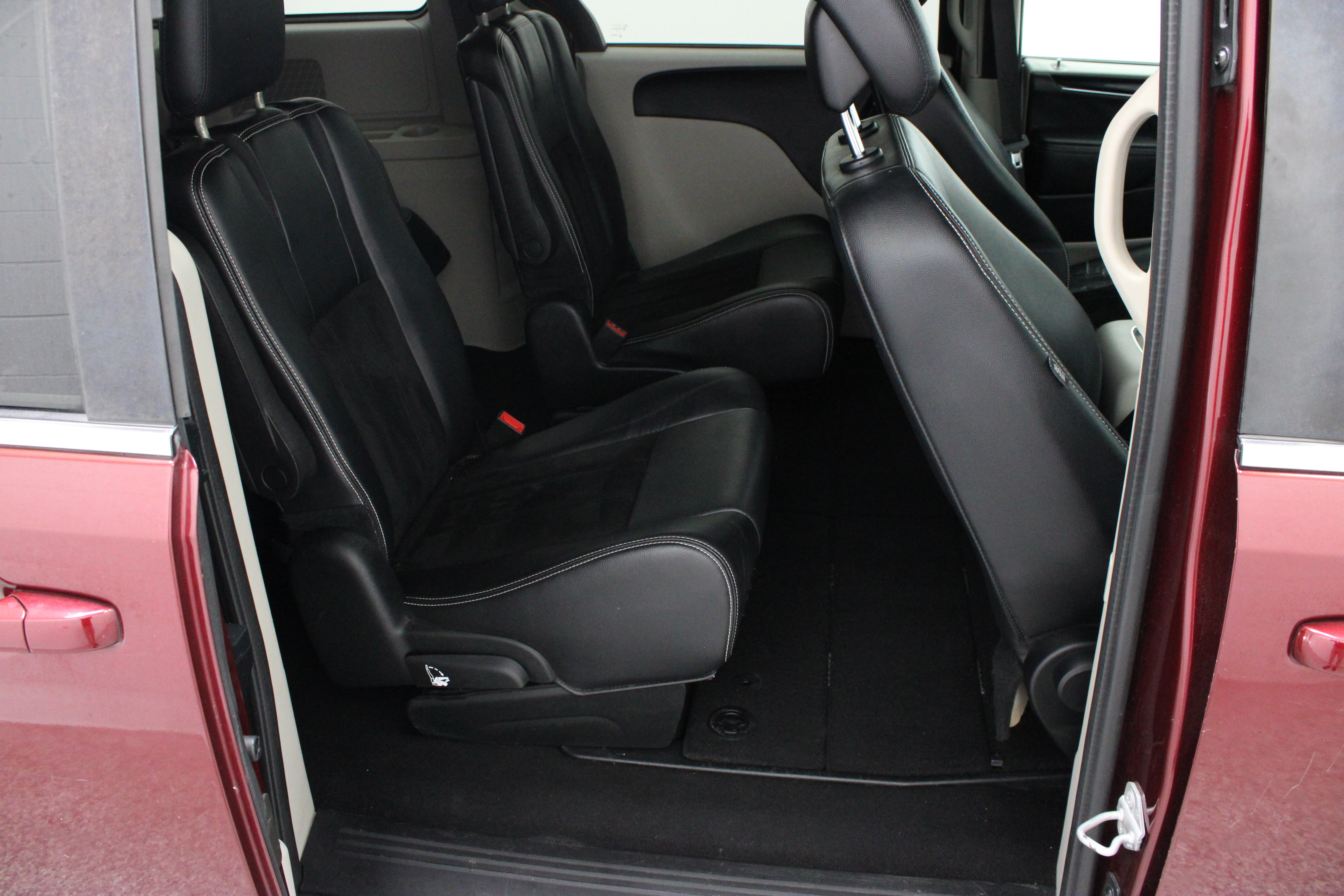Used 2017 Dodge Grand Caravan SXT FWD image 33