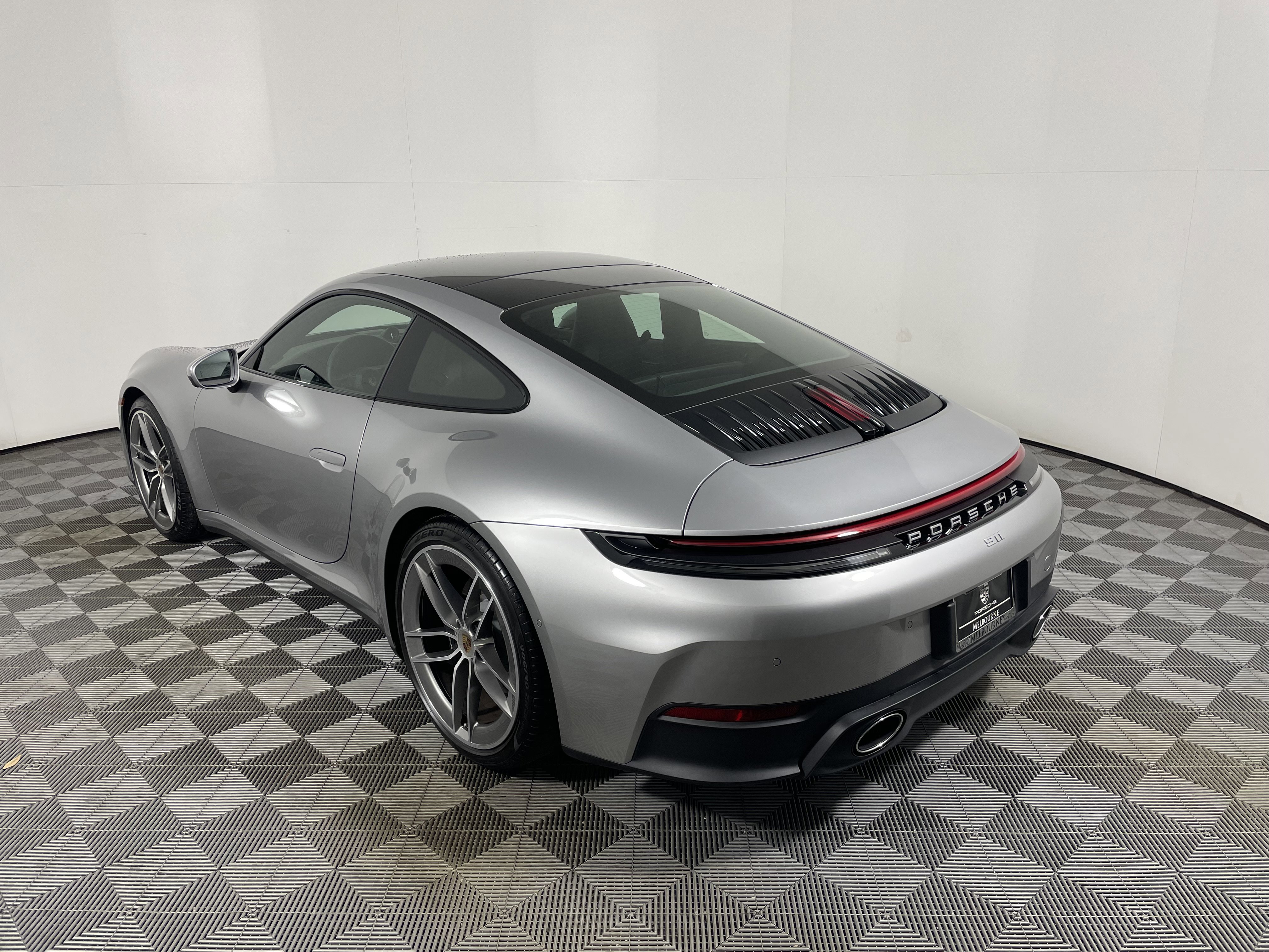 Used 2025 Porsche 911 Carrera image 3