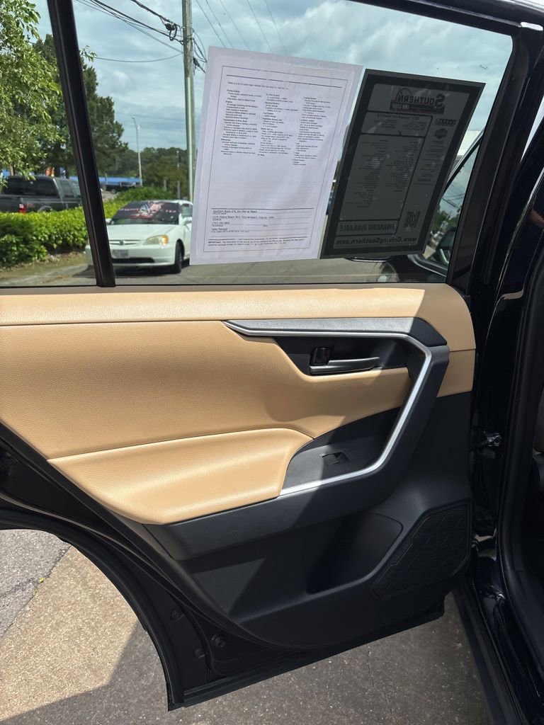 Used 2025 Toyota RAV4 LE AWD/4WD image 19