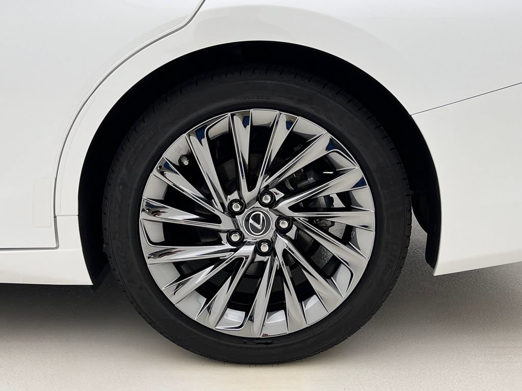 Used 2025 Lexus ES 300h w/ Luxury Package FWD image 28