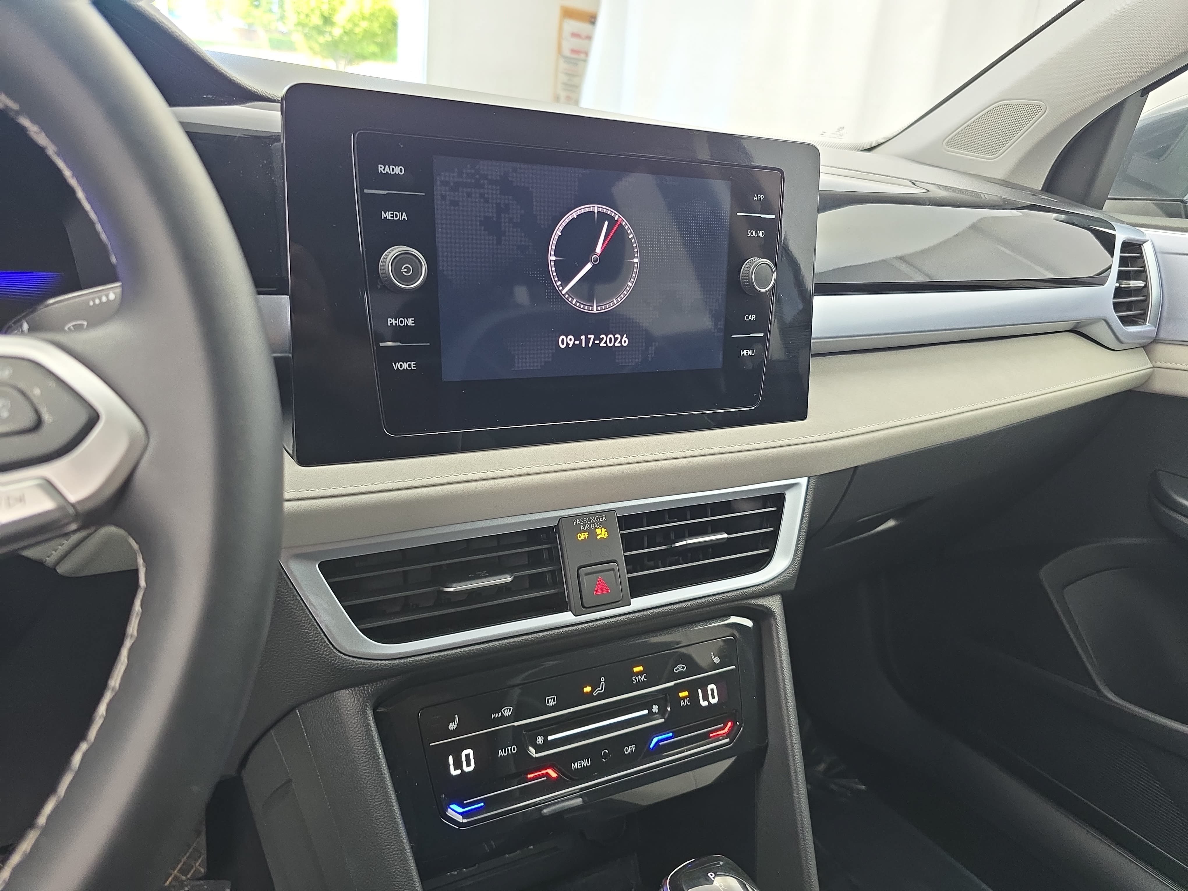 Certified 2025 Volkswagen Taos SE FWD image 19