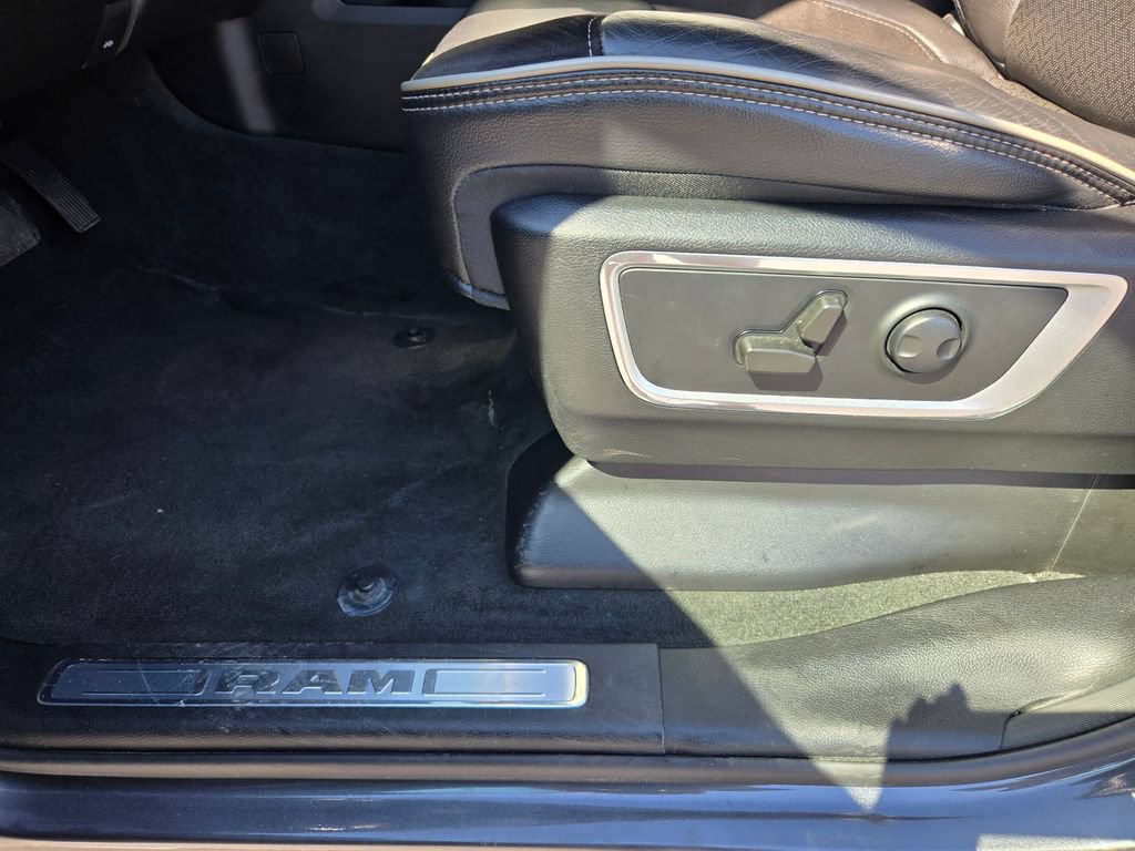 Used 2022 RAM 1500 Laramie w/ Sport Appearance Package AWD/4WD image 17