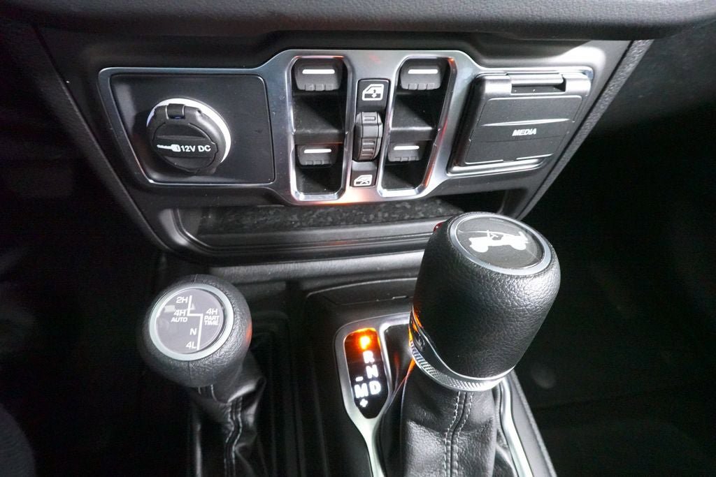 Used 2025 Jeep Wrangler Unlimited Sahara AWD/4WD image 15