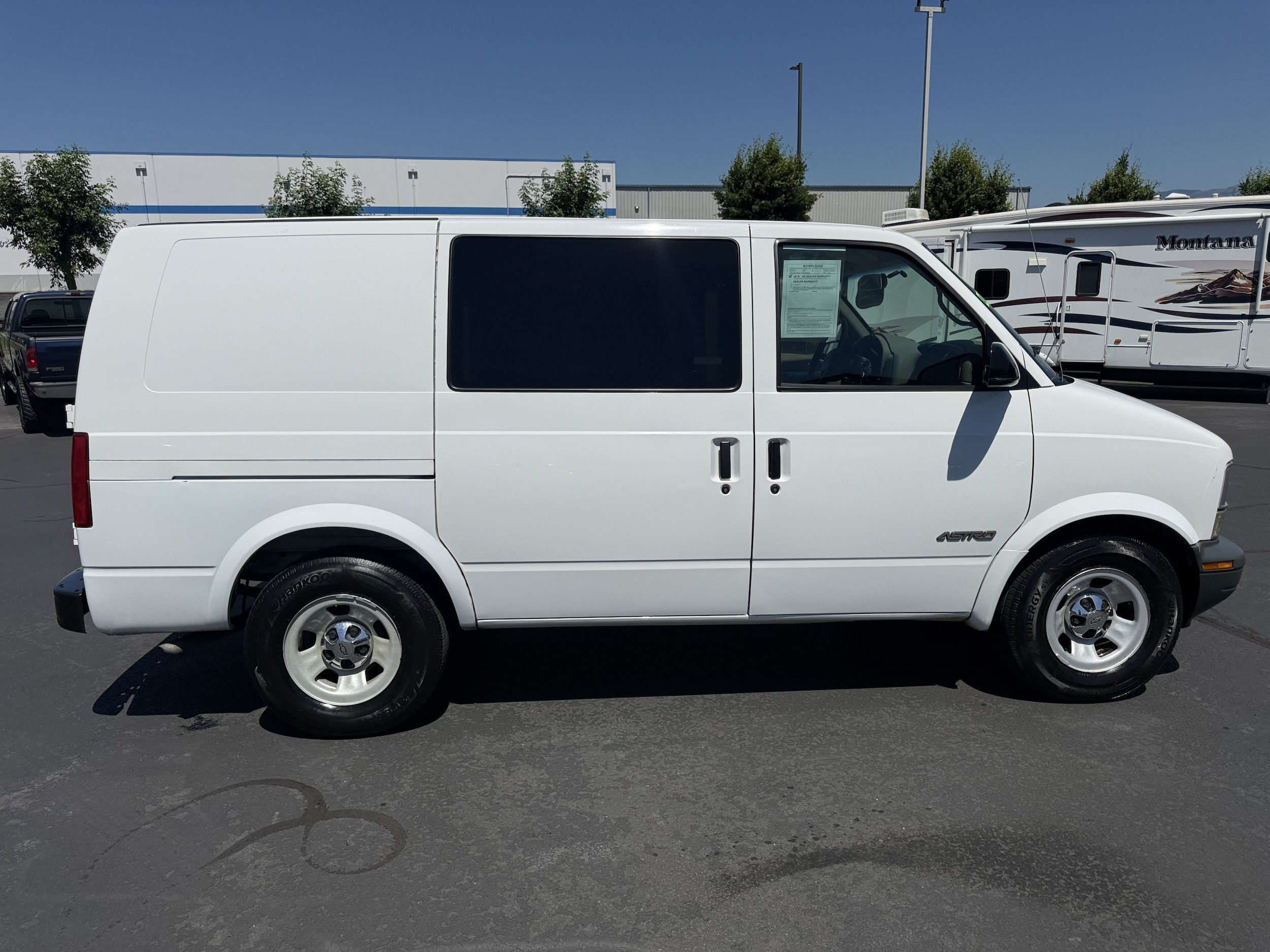 Used 2002 Chevrolet Astro RWD image 2