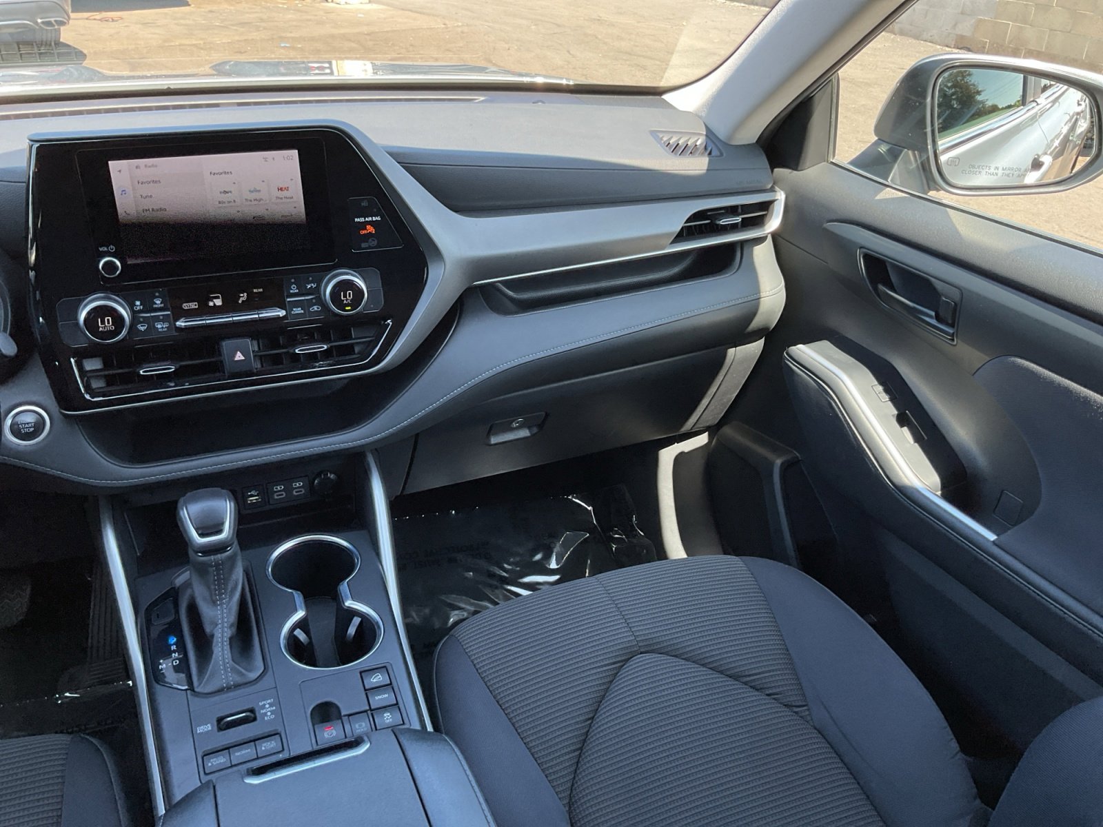 Used 2024 Toyota Highlander LE image 17