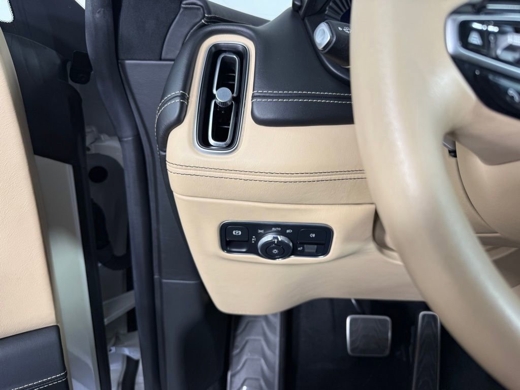 Used 2021 Aston Martin DBX image 24