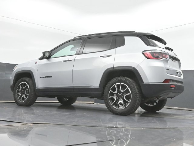 Used 2025 Jeep Compass Trailhawk AWD/4WD image 36
