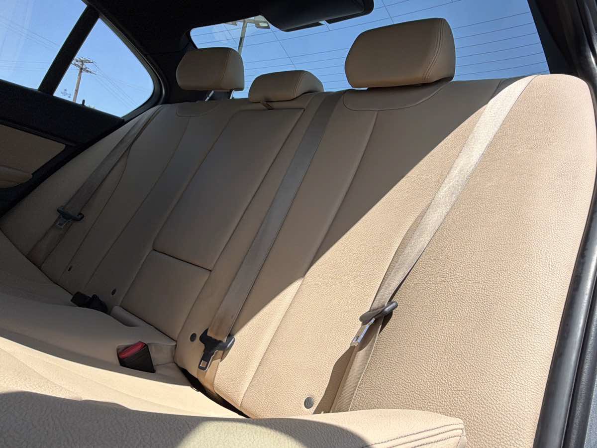 Used 2018 BMW 320i Sedan RWD image 13