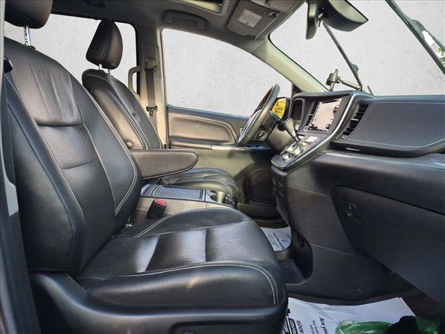 Used 2018 Toyota Sienna SE w/ SE Preferred Package FWD image 22