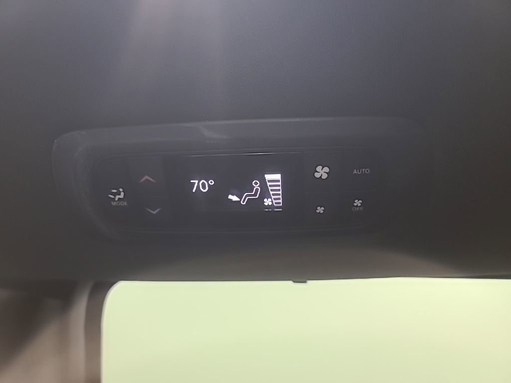 Used 2025 Chrysler Pacifica Select image 22