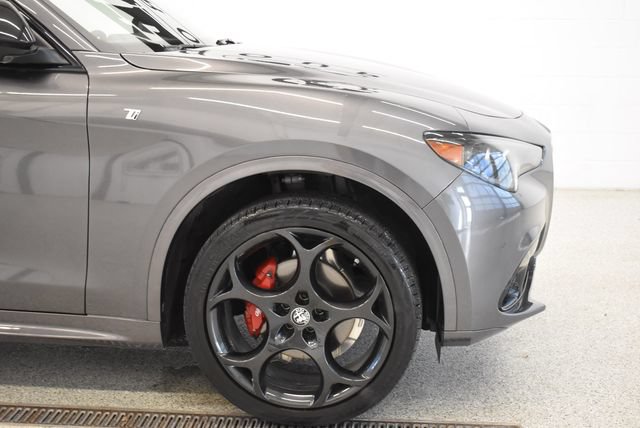 Used 2024 Alfa Romeo Stelvio Ti w/ Performance Driving Package AWD/4WD image 13