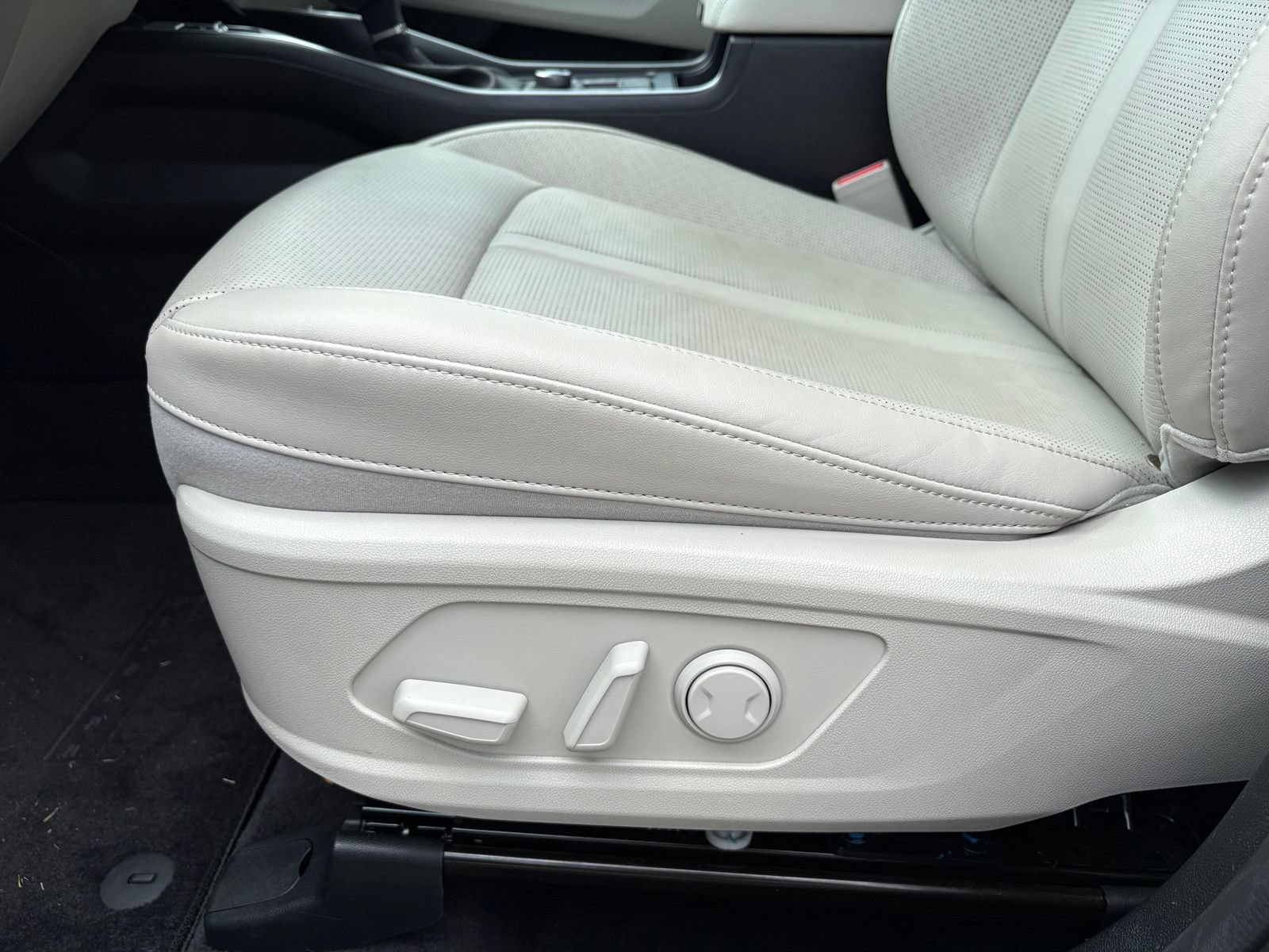 Used 2025 Kia Sorento S FWD image 26